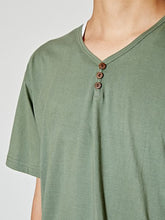 トライバル柄MEN'S VネックTシャツ