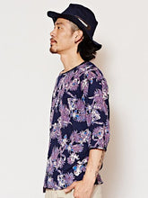 ボタニカル柄メンズTシャツ