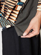 アフリカン柄VネックMEN'Sトップス