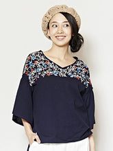 yul 花刺繍フレアスリーブトップス