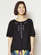 yul アフリカンビーズ刺繍フレアスリーブトップス
