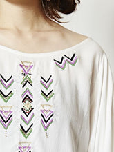 yul アフリカンビーズ刺繍フレアスリーブトップス