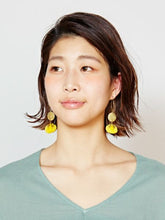 ポンポンフープピアス