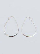 シンプルオーバルフープピアス