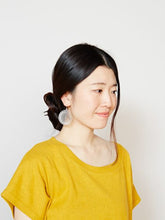 透かし模様ラウンドピアス